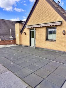  | Wohnung mit großer Terrasse und Garage